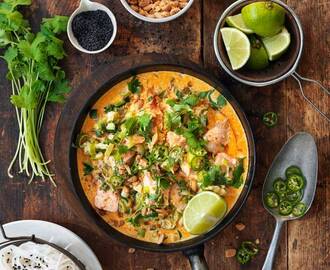 Thaigryta med lax och röd curry