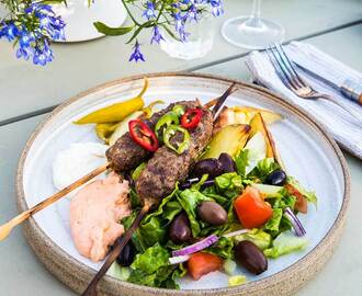 Grillade järpar med klyftpotatis och två såser