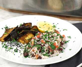 Kryddrostad aubergine med bönris och yoghurtsås