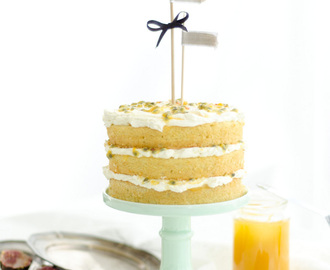 Passionfruit and Lemon Vanilla Cream Sponge Cake (Tårta med smak av Passionsfrukt, Citron och Vanilj)