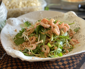 Het räksallad med grön curry och spenat