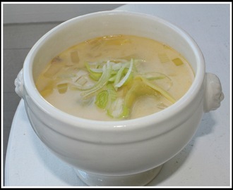 Soppa med tortellini och asiatiska smaker
