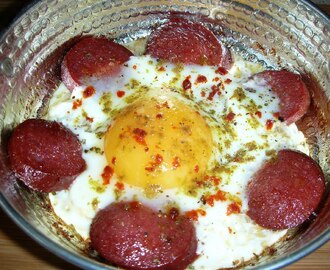 Stekta ägg med turkiska sucuk - Sucuklu Yumurta