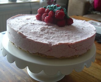 Halloncheesecake med vit choklad  -glutenfri-