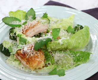 Örtbakad kyckling med broccoli och salladssås