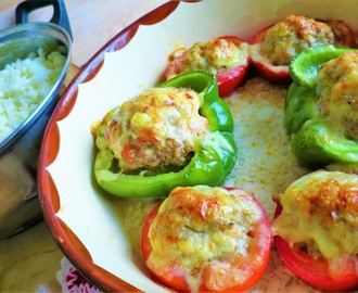 Köttfärsfylld paprika och tomat till blomkålsris