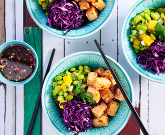 Poké Bowl med frasig tofu