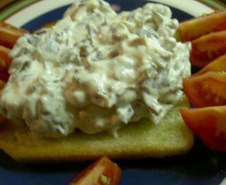 Kantarelltoast med smaksatt crème fraiche