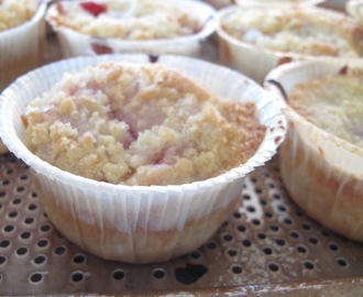 Hallonmuffins med crumble
