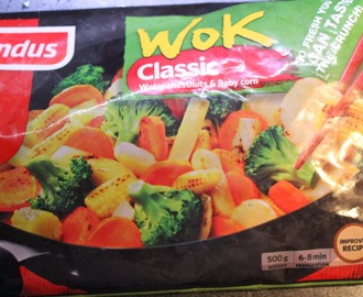 Frysta grönsaker i wok och slut på helgen!
