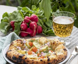 Pizza bianco med färskpotatis och stenbitsrom