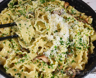 Krämig pasta med kantareller och parmesan