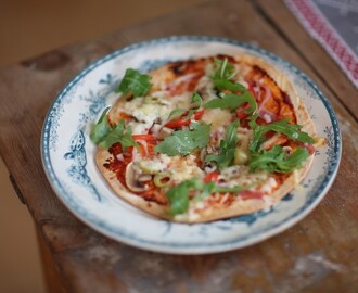 Pizza på tortillia – rekordsnabbt middagstips