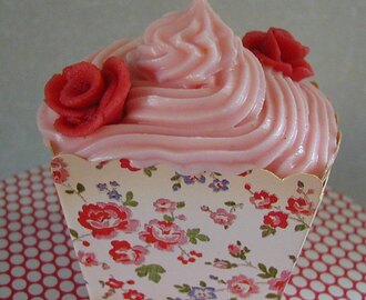 Jordgubbs cupcakes med rosor