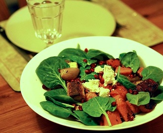 Marockansk granatäppelsallad med rostade rotsaker