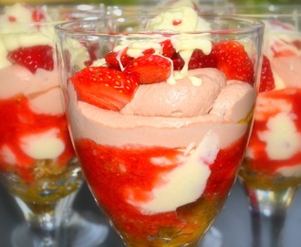 Varm jordgubbs dessert