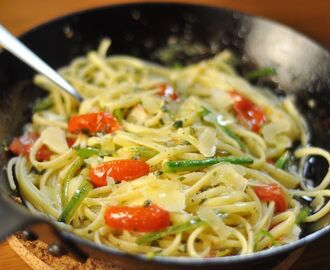 Het pasta med varma grönsaker