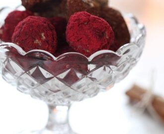 Pepparkasbollar m syrlig tranbärsströssel – rawfood