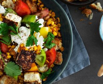 Rostad majssallad med kryddstekt paneer och limedressing