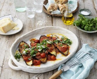 Ugnsbakad aubergine  med tomatsås och  parmesan