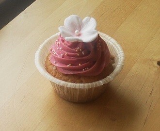 CupCakes med smak av Vitchoklad & Hallon