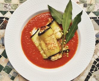 Involtini di Melanzane: Auberginerullader med porcini och tre ostar