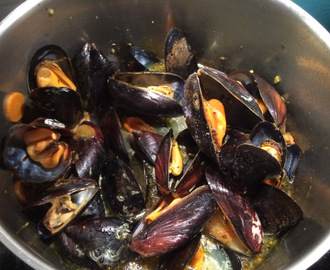 Färska kokta musslor
