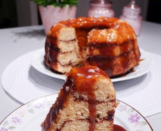 Kanelbullekaka med Kolasås och Flingsalt