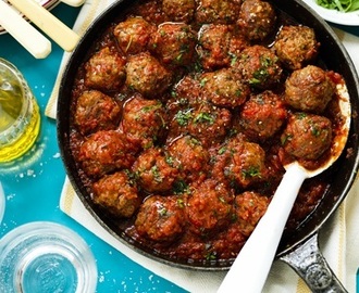 Spaghetti med frikadeller i tomatsås