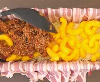 Ostbågslasagne med bacon och köttfärs