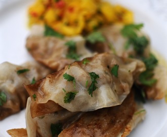 Dumplings med räkfyllning och mangosalsa