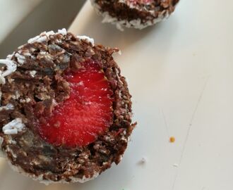 Chokladbollar med jordgubbsgömma ❤