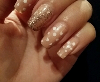 Nude with dots, nailart design