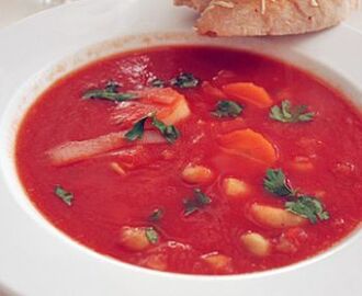 Tomat- och grönsakssoppa