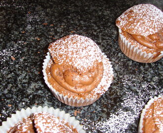 Chokladmuffins med fyllning av mörk choklad