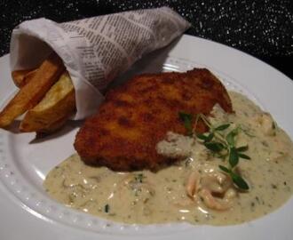 Pubmat på hemmaplan. Fish ‘n chips med mussel- och räksås.