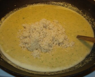 Kokoslinssoppa med grön curry och quinoa