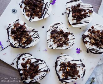 Caramel Cheesecake Hearts with Chocolate Cookies & Melted Chocolate