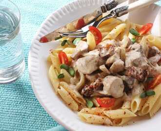 Pasta med kyckling och soltorkade tomater