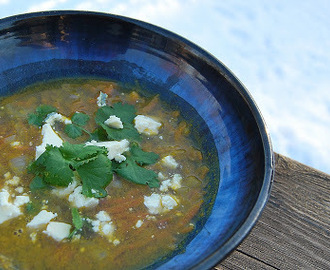 Grön linssoppa med ädelost och koriander