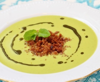 Grön ärtsoppa med myntaolja och kavringströssel - godaste soppan på länge!