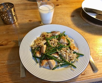 Kyckling med nudlar och haricots verts