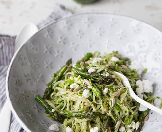 Brown rice noodles with wild garlic pesto, asparagus and soft goats cheese