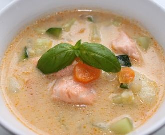 Fisksoppa med kokosmjölk och röd thaicurry