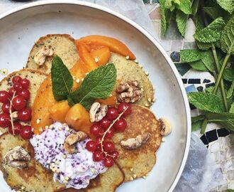 Glutenfria bananpannkakor med bovete + massa topping