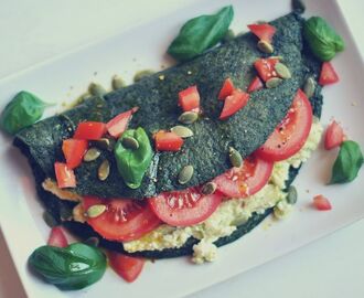 Grön crêpe med feta, tomat & avokado