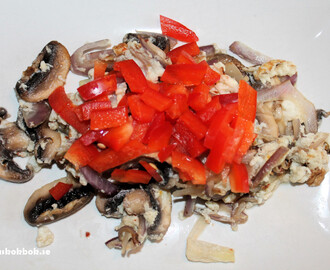 Frukostupproret dag 1: Omelett med svamp, paprika och lök