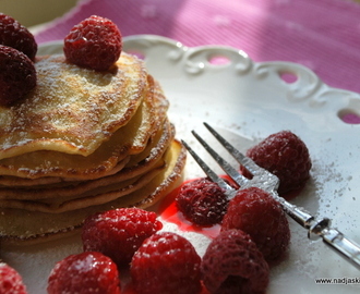 Amerikanska pannkakor med hallon