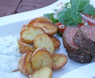 Helgrillad entrecote med ugnsbakad färskpotatis & tzatziki