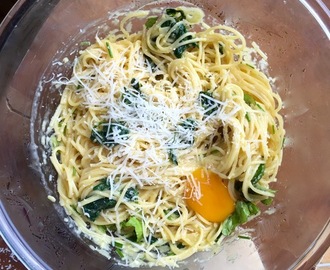 Pasta med bladspenat, ägg och parmesan